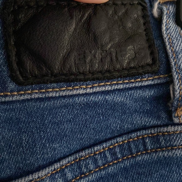 Express Super High Rise Mom Jean - Picture 5 of 9